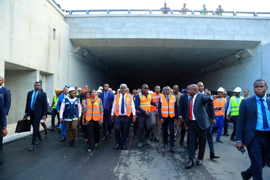 infrastructures-abobo-le-premier-ministre-visite-les-chantiers-du-carrefour_wyoisc2lda