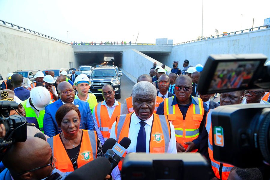 infrastructures-abobo-le-premier-ministre-visite-les-chantiers-du-carrefour_y3u1kvlohhm