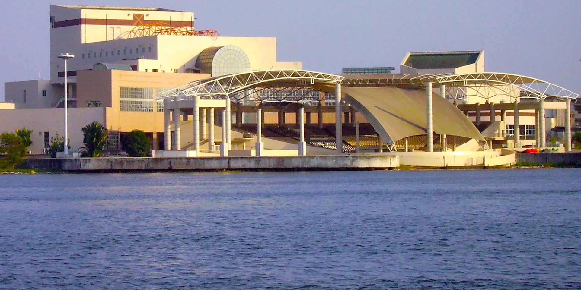 palais_de_la_culture_-pca-_vu_du_plateau