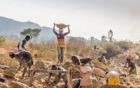 Mines Afrique de l’Ouest : comment réduire l’emprise des acteurs criminels sur l’exploitation artisanale de l’or (rapport).