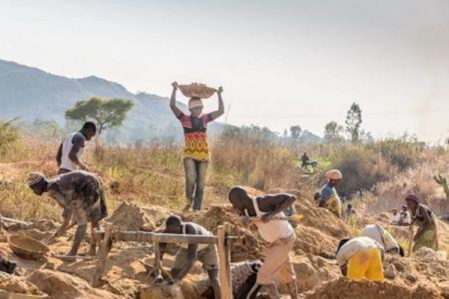 Mines Afrique de l’Ouest : comment réduire l’emprise des acteurs criminels sur l’exploitation artisanale de l’or (rapport).