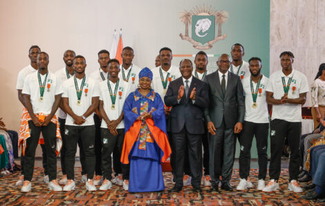 Le Chef de l’État, SEM Alassane Ouattara, a présidé la cérémonie officielle de réception de l’équipe nationale de football, les ‘’Éléphants’’.