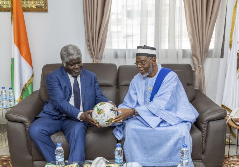 Pm-et-president-du-Cosim-photo-768x539