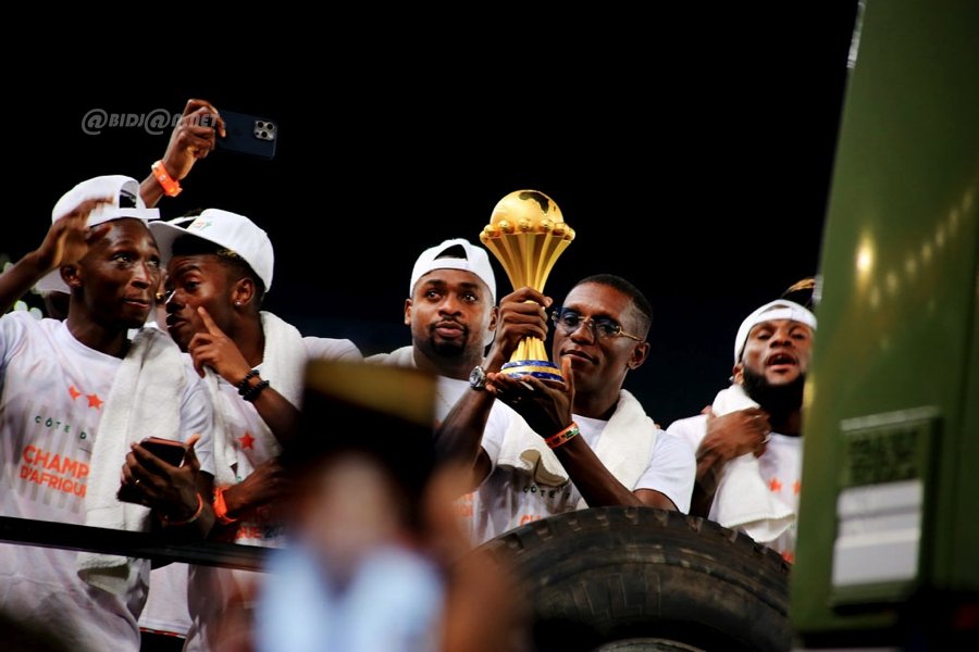 can-2023-ceremonie-de-presentation-de-trophee-au-stade-felix-houphouet-boig_0o6wv5b7bts