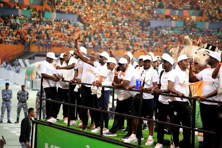 can-2023-ceremonie-de-presentation-de-trophee-au-stade-felix-houphouet-boig_2x08derkhfk