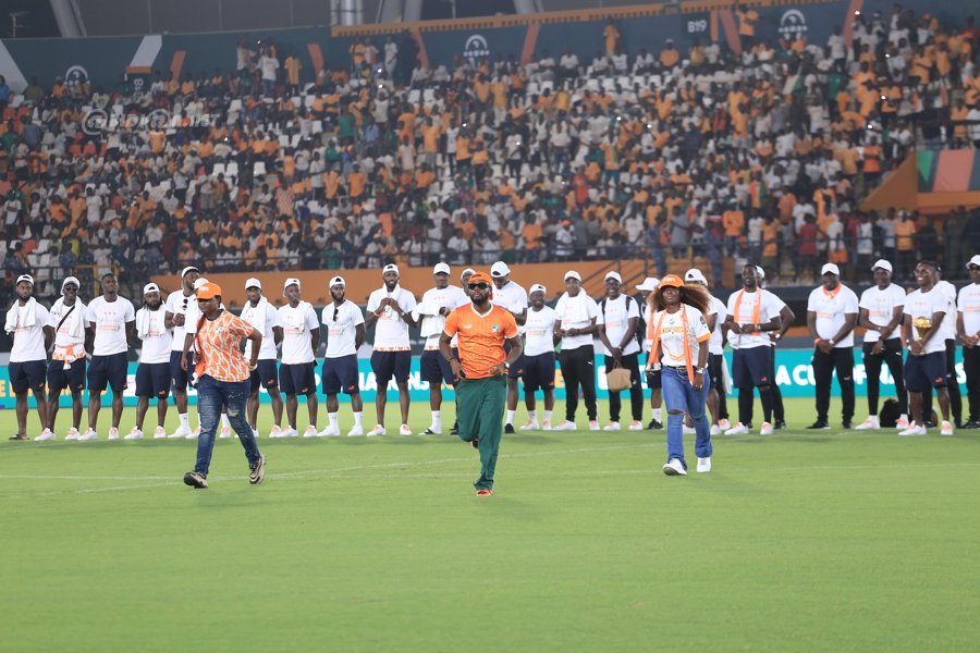 can-2023-ceremonie-de-presentation-de-trophee-au-stade-felix-houphouet-boig_6k2sbl7yogl