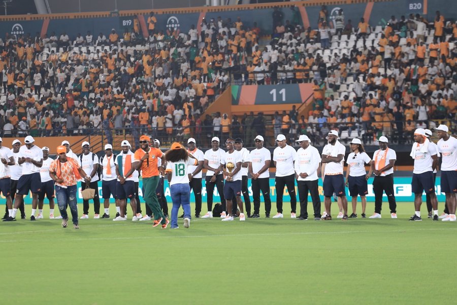 can-2023-ceremonie-de-presentation-de-trophee-au-stade-felix-houphouet-boig_7lpam9qvjlm