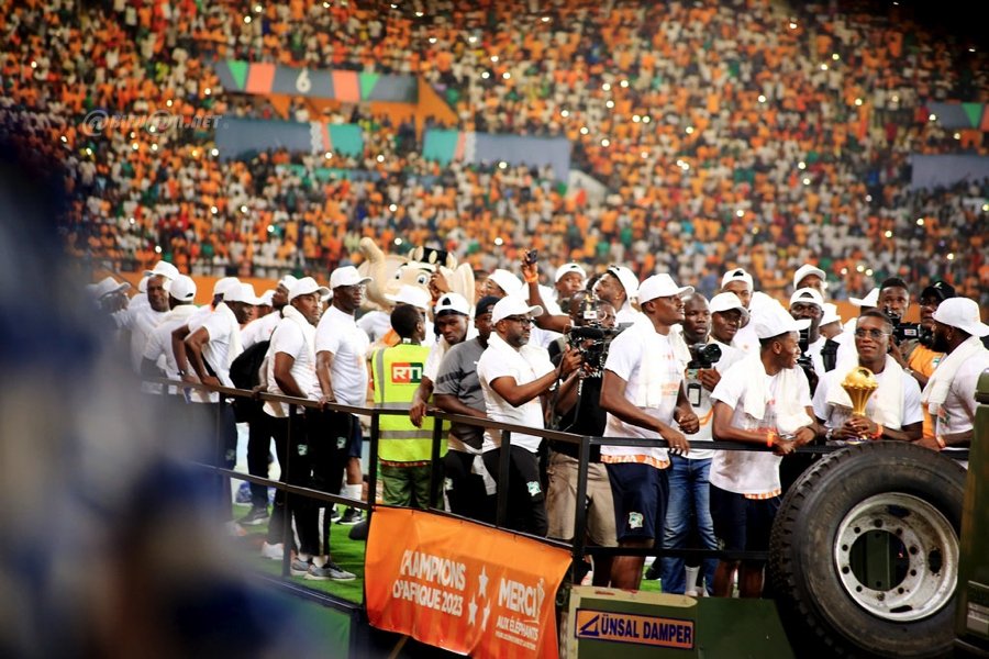 can-2023-ceremonie-de-presentation-de-trophee-au-stade-felix-houphouet-boig_8xhvamdqk98
