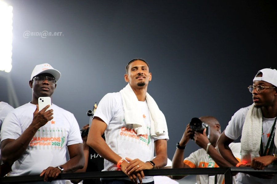 can-2023-ceremonie-de-presentation-de-trophee-au-stade-felix-houphouet-boig_baqsodlz8g