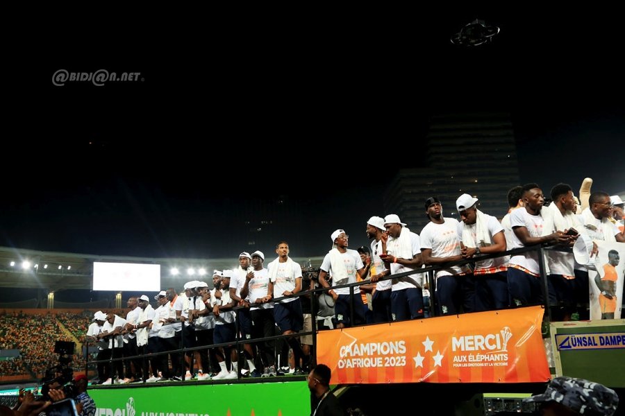 can-2023-ceremonie-de-presentation-de-trophee-au-stade-felix-houphouet-boig_bqjqj2qu7j