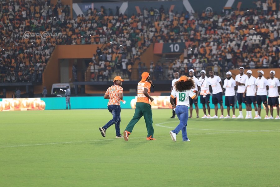 can-2023-ceremonie-de-presentation-de-trophee-au-stade-felix-houphouet-boig_kk8ebte1onj