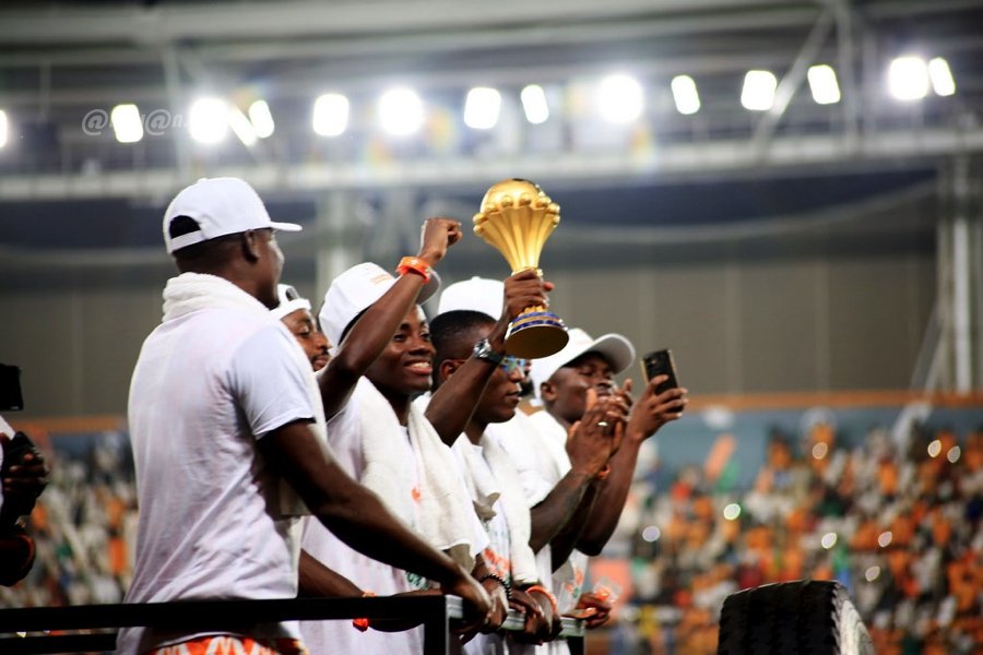 can-2023-ceremonie-de-presentation-de-trophee-au-stade-felix-houphouet-boig_kytq1opsvy