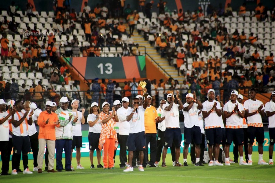 can-2023-ceremonie-de-presentation-de-trophee-au-stade-felix-houphouet-boig_luidl2bwta