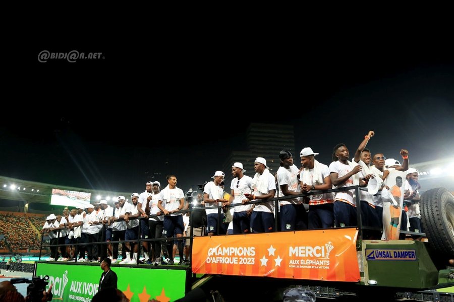 can-2023-ceremonie-de-presentation-de-trophee-au-stade-felix-houphouet-boig_qmelvszfelg