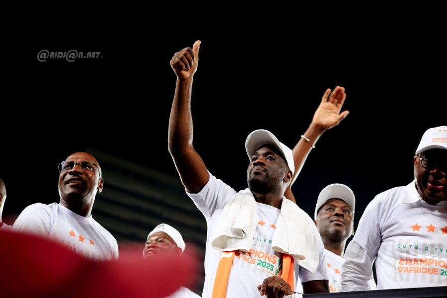 can-2023-ceremonie-de-presentation-de-trophee-au-stade-felix-houphouet-boig_rjtfgemjew