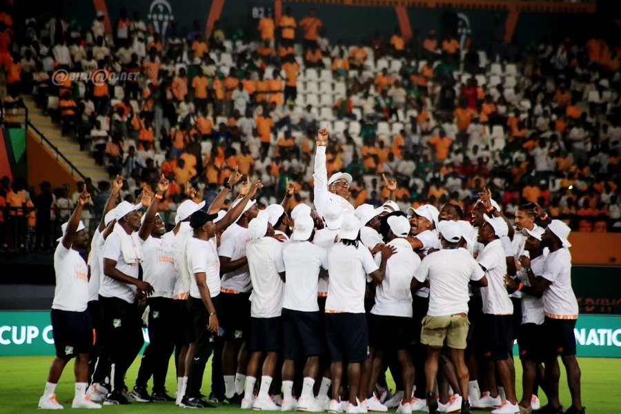 can-2023-ceremonie-de-presentation-de-trophee-au-stade-felix-houphouet-boig_rqmfim70xg