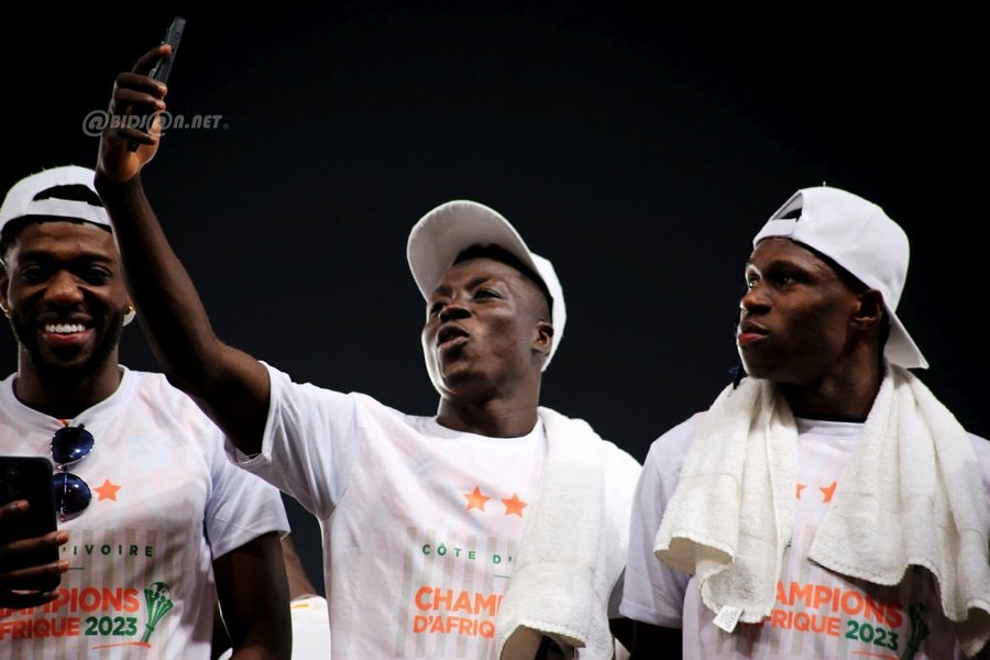 can-2023-ceremonie-de-presentation-de-trophee-au-stade-felix-houphouet-boig_slsqebnplb9