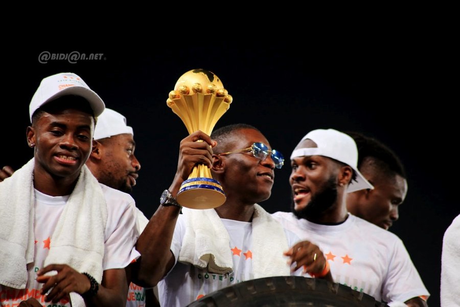 can-2023-ceremonie-de-presentation-de-trophee-au-stade-felix-houphouet-boig_tmluaqs39yf