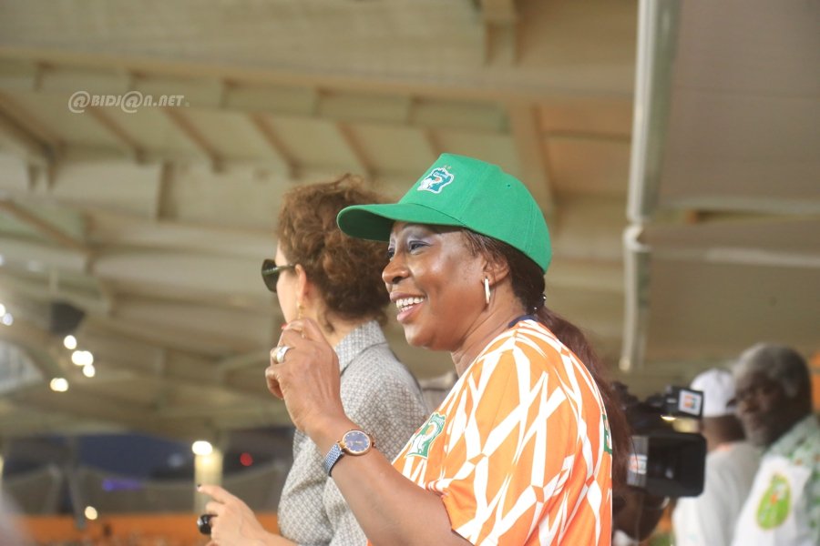 can-2023-ceremonie-de-presentation-de-trophee-au-stade-felix-houphouet-boig_vt49wvzitu
