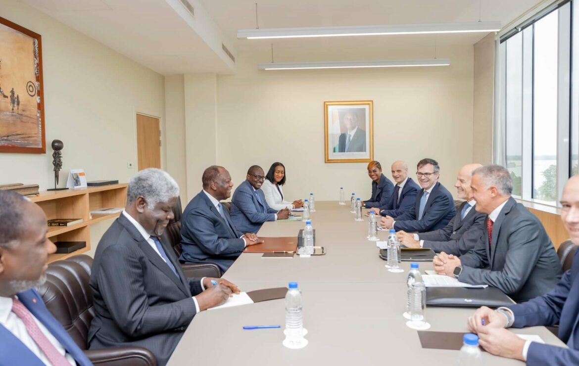 Le Président de la République, Chef de l’État, SEM Alassane Ouattara a échangé avec le PDG du Groupe ENI M. Claudio Descalzi.