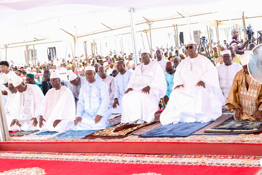 le-president-de-la-republique-sem-alassane-ouattara-a-pris-part-a-la-priere_89cx6wrdh8j