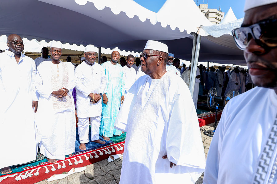 le-president-de-la-republique-sem-alassane-ouattara-a-pris-part-a-la-priere_fqoh30tqtb
