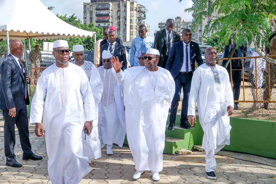 le-president-de-la-republique-sem-alassane-ouattara-a-pris-part-a-la-priere_jnoc7kksgya