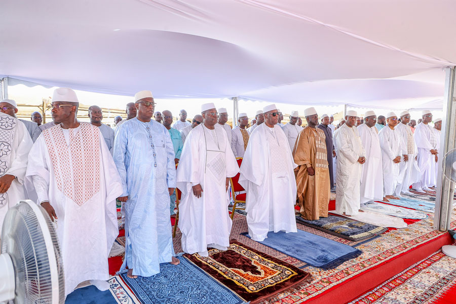 le-president-de-la-republique-sem-alassane-ouattara-a-pris-part-a-la-priere_o9g4k70dvza