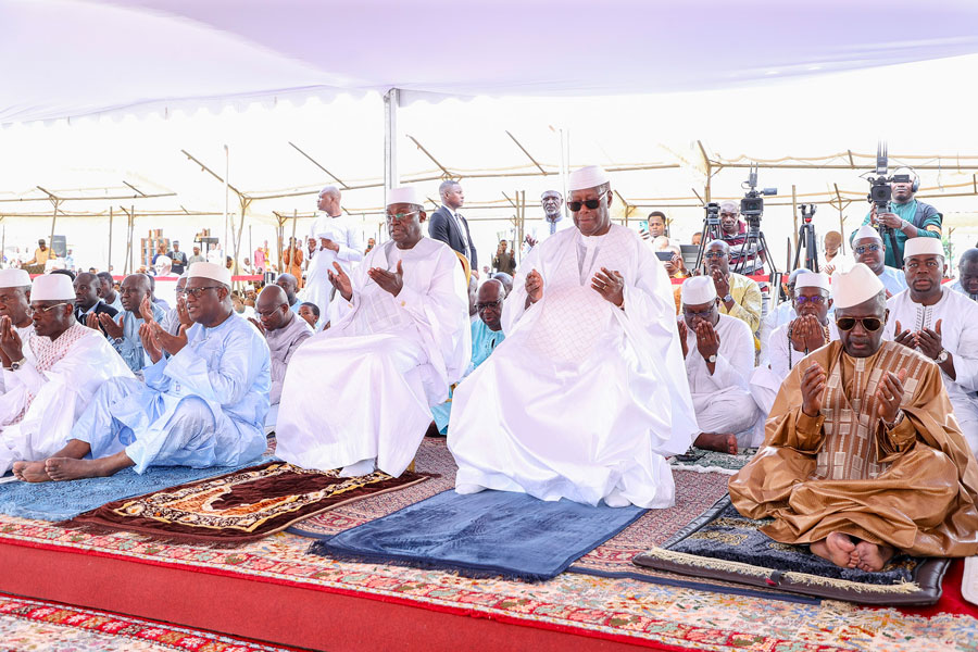 le-president-de-la-republique-sem-alassane-ouattara-a-pris-part-a-la-priere_y8yg56v3mi