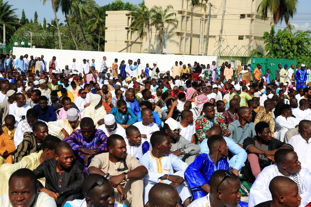 religion-le-chef-de-letat-prend-part-a-la-priere-marquant-la-fin-du-ramadan_0mrxvzbmcldq