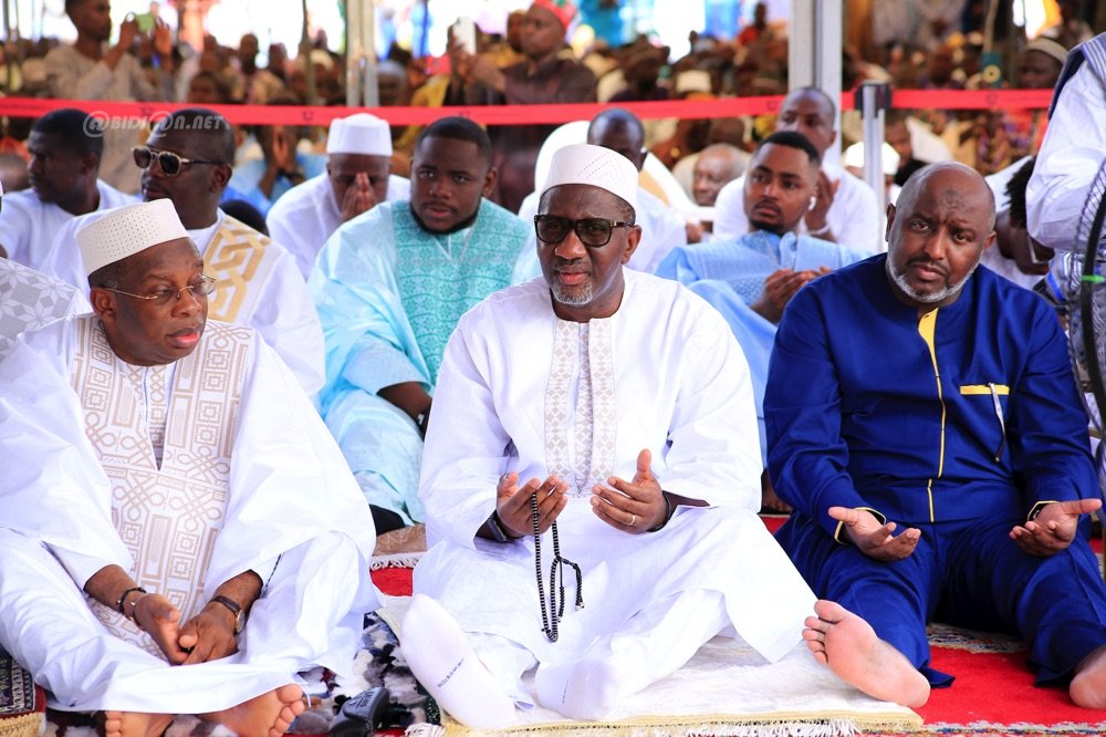 religion-le-chef-de-letat-prend-part-a-la-priere-marquant-la-fin-du-ramadan_0px9b2p4t9e