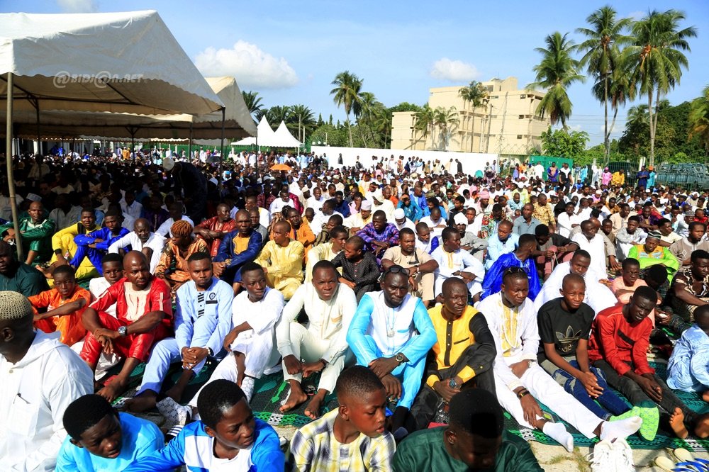 religion-le-chef-de-letat-prend-part-a-la-priere-marquant-la-fin-du-ramadan_3tr4kq9uytw