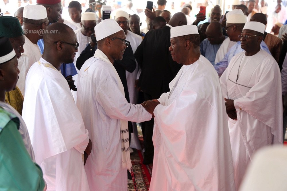 religion-le-chef-de-letat-prend-part-a-la-priere-marquant-la-fin-du-ramadan_4ir7h820125