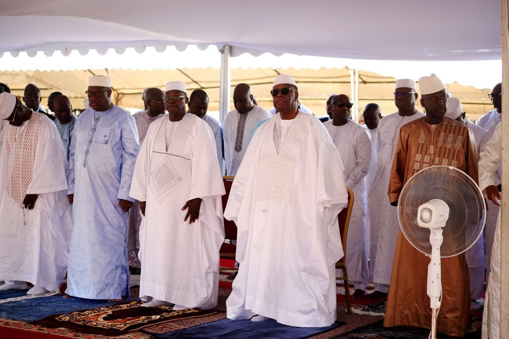 religion-le-chef-de-letat-prend-part-a-la-priere-marquant-la-fin-du-ramadan_q6l87mwol8s
