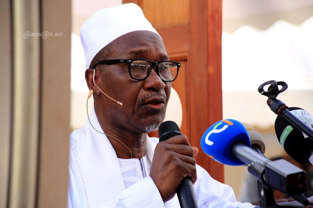 religion-le-chef-de-letat-prend-part-a-la-priere-marquant-la-fin-du-ramadan_re9h5laiope