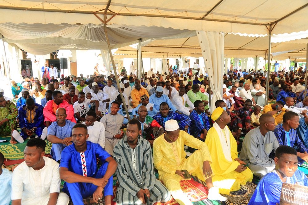 religion-le-chef-de-letat-prend-part-a-la-priere-marquant-la-fin-du-ramadan_t3uro2lce9p