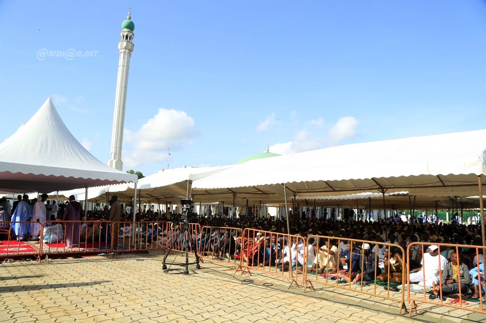 religion-le-chef-de-letat-prend-part-a-la-priere-marquant-la-fin-du-ramadan_trm6eddjs3