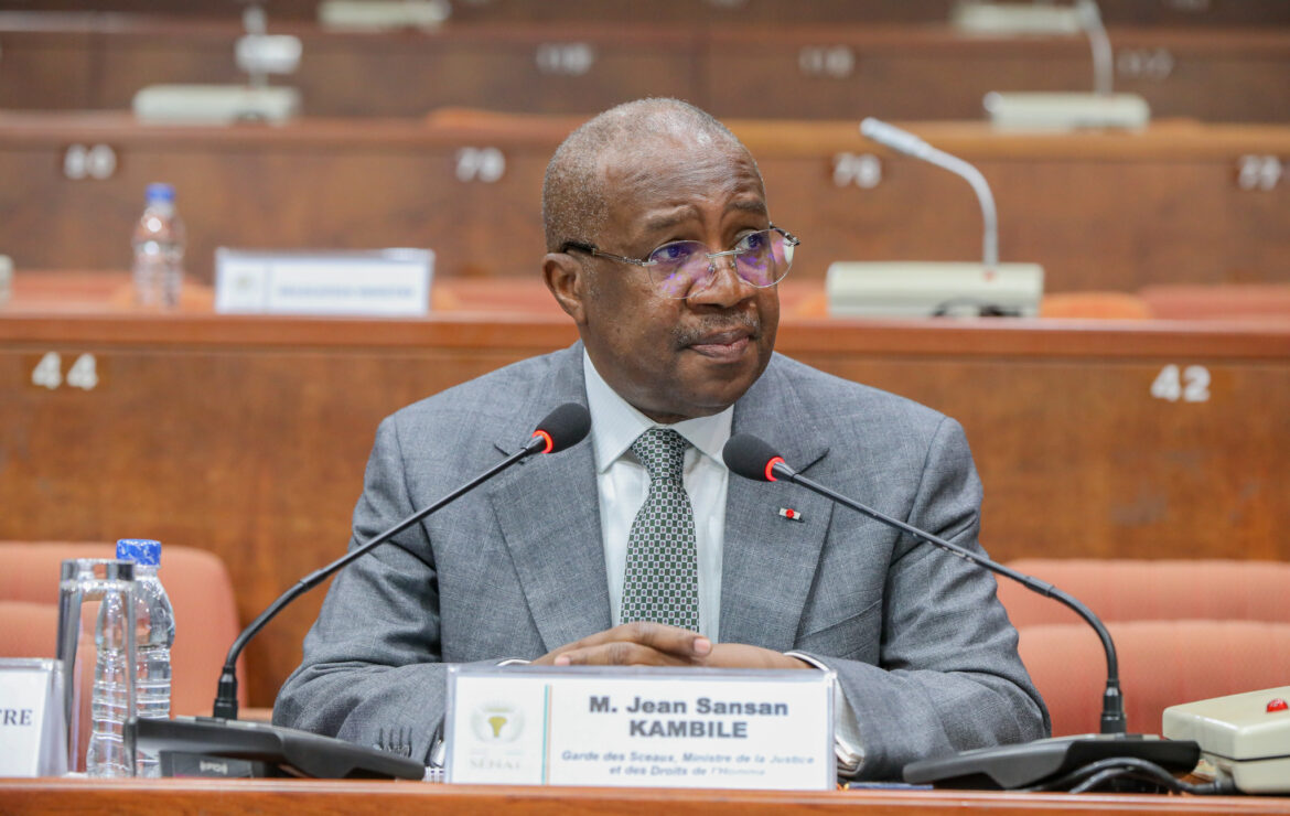 Politique Extradition des personnes réclamées : Le Sénat adopte un nouveau projet de loi renfermant de nouvelles dispositions.