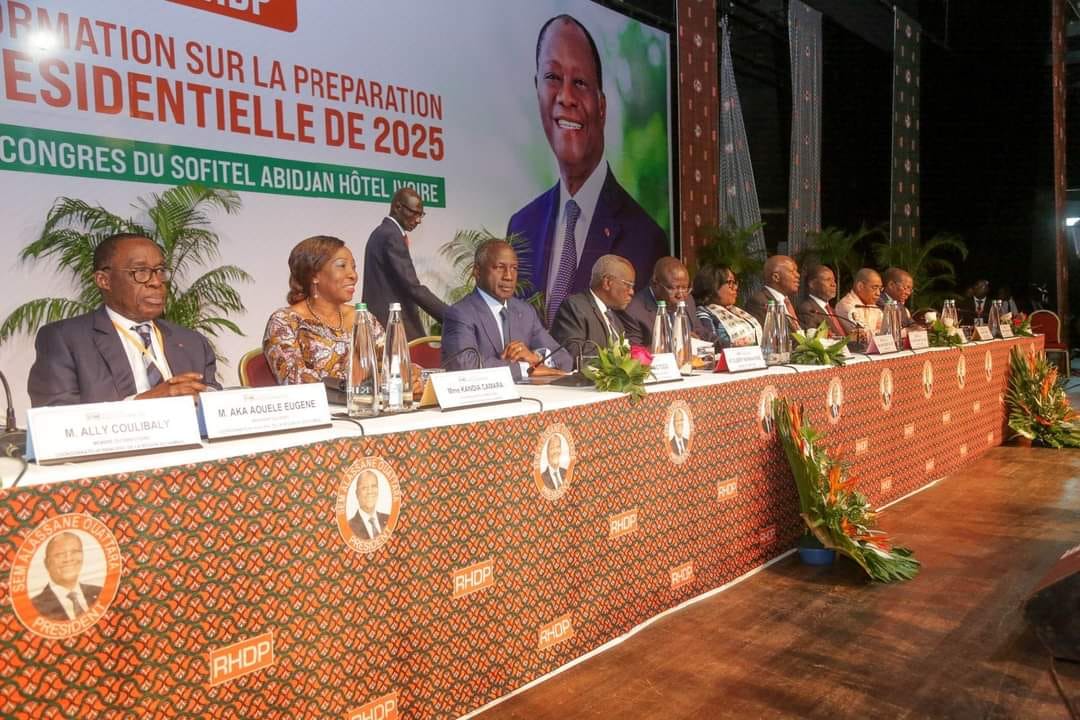 Le RHDP, parti de Alassane Ouattara, sonne la mobilisation pour la présidentielle de 2025.