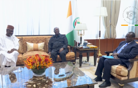Le Chef de l’État, SEM Alassane Ouattara, a eu un entretien avec l’Ambassadeur du Sénégal en Côte d’Ivoire.