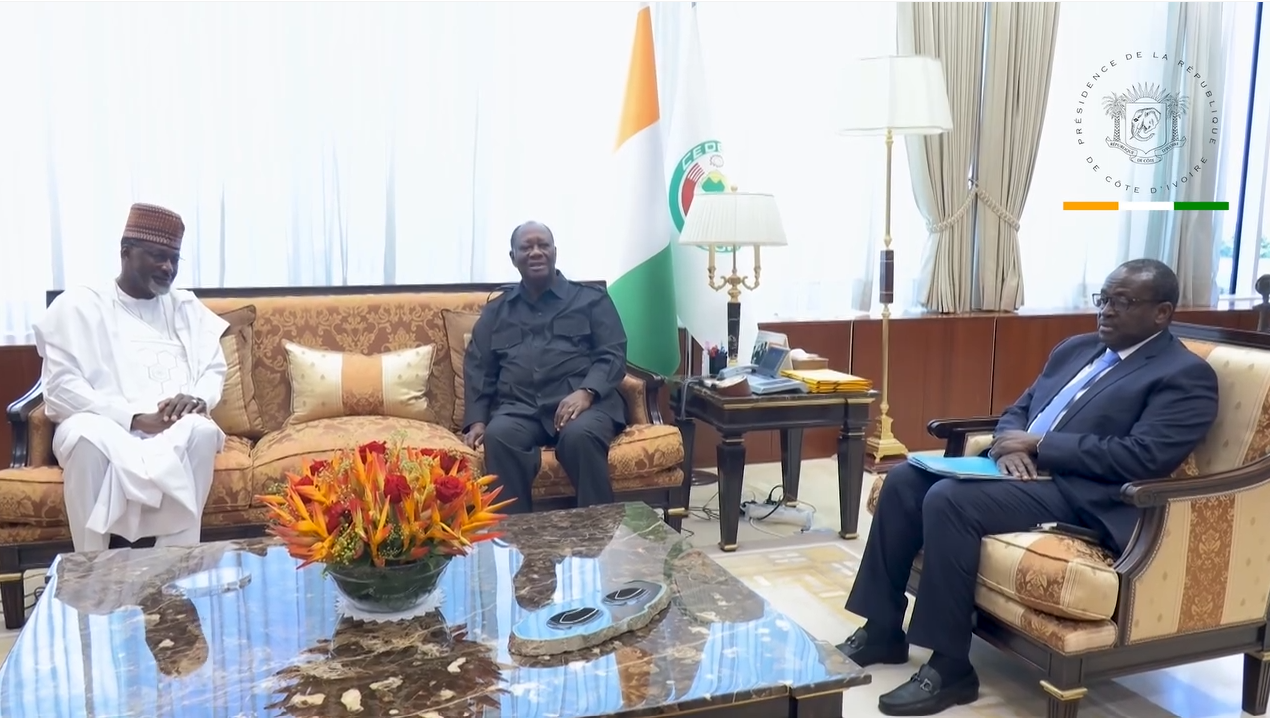 Le Chef de l’État, SEM Alassane Ouattara, a eu un entretien avec l’Ambassadeur du Sénégal en Côte d’Ivoire.