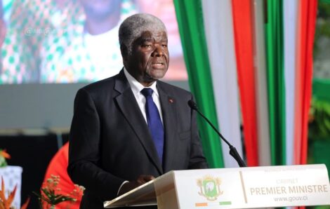 Fête du travail 2024 : le Premier Ministre Robert Beugré Mambé présente le dynamisme de l’économie ivoirienne et les acquis sociaux.