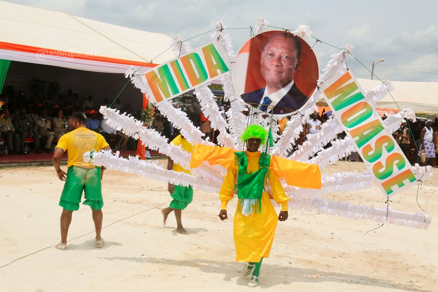 ceremonie-d-hommage-de-la-population-de-l-agneby-tiassa-au-president-alassa_5hzcdlytmls