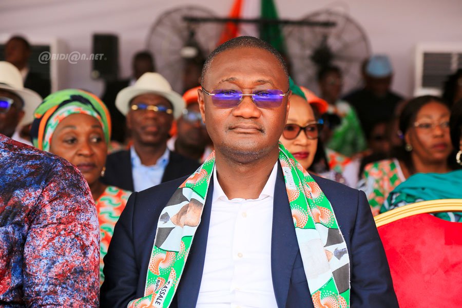 ceremonie-d-hommage-de-la-population-de-l-agneby-tiassa-au-president-alassa_8az4jgm871g