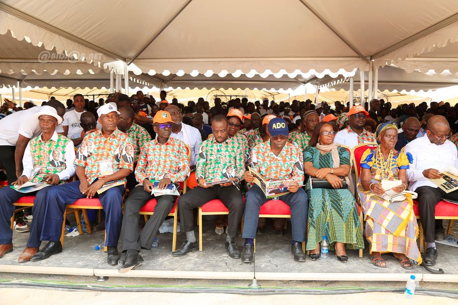 ceremonie-d-hommage-de-la-population-de-l-agneby-tiassa-au-president-alassa_akwvw4x5iyd (1)