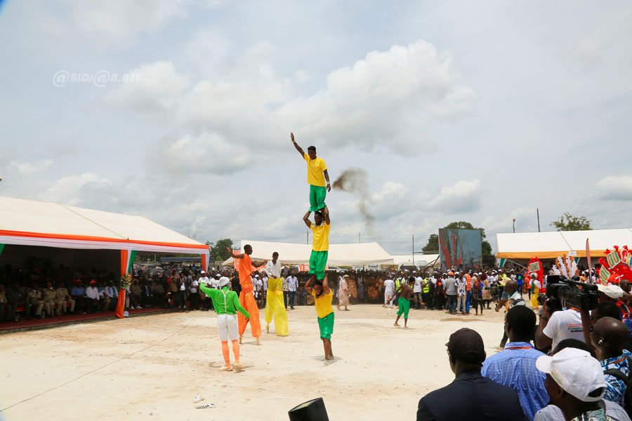 ceremonie-d-hommage-de-la-population-de-l-agneby-tiassa-au-president-alassa_fxo2ih969j6