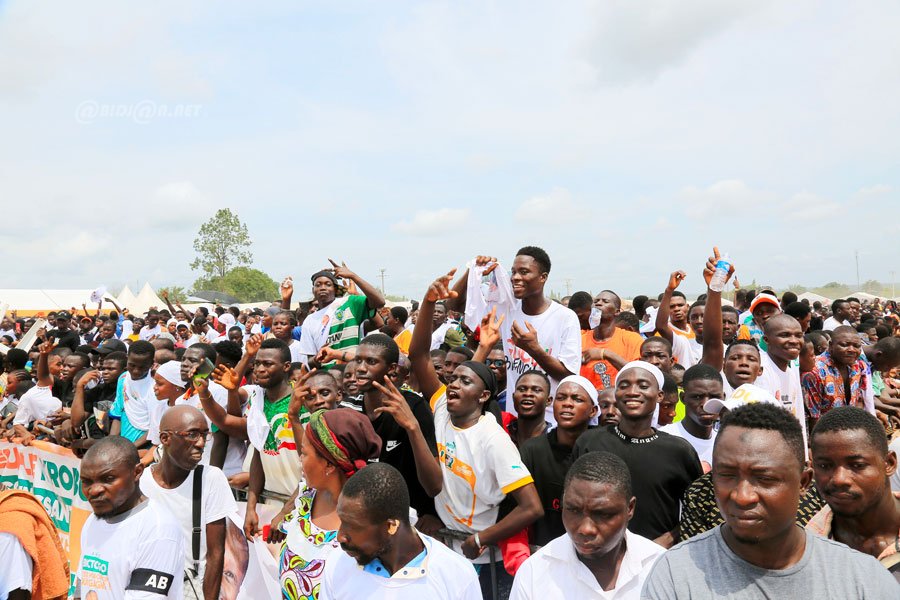 ceremonie-d-hommage-de-la-population-de-l-agneby-tiassa-au-president-alassa_od9gj29w9x