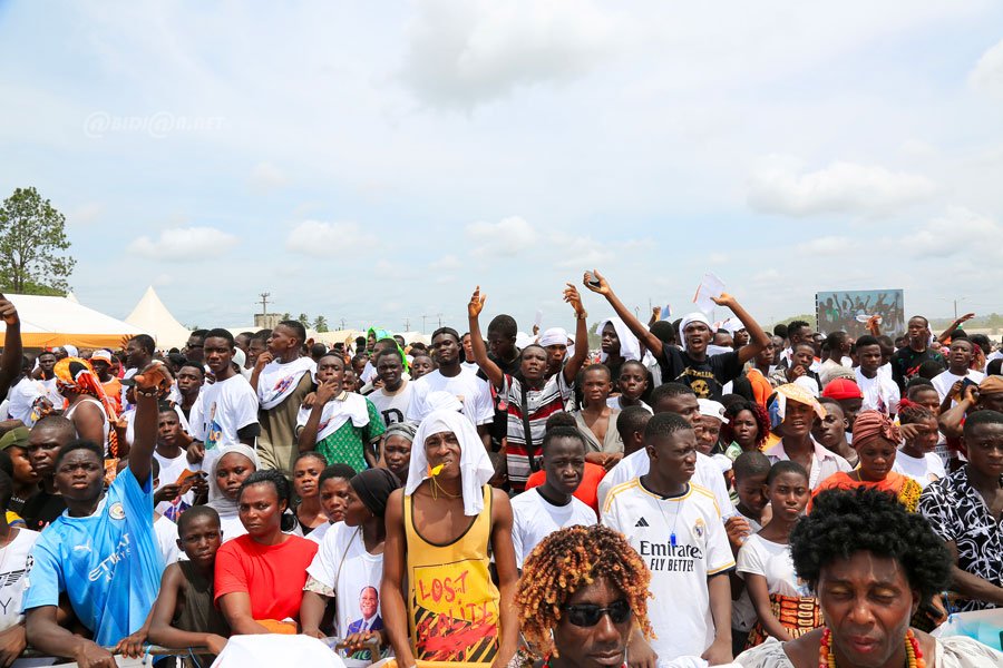 ceremonie-d-hommage-de-la-population-de-l-agneby-tiassa-au-president-alassa_off0epy0d4h