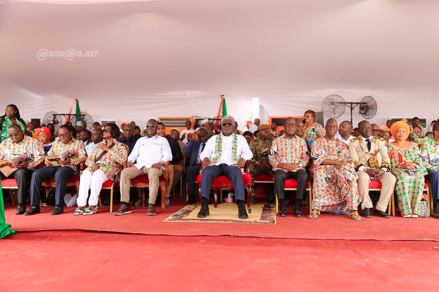 ceremonie-d-hommage-de-la-population-de-l-agneby-tiassa-au-president-alassa_qaz4g7z6x4b