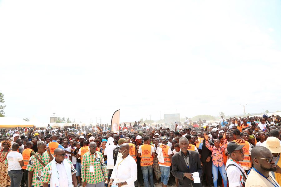 ceremonie-d-hommage-de-la-population-de-l-agneby-tiassa-au-president-alassa_ut41miafe4i